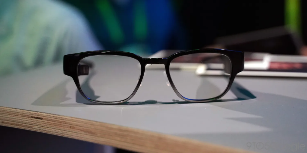 报谷歌或寻找智能眼镜合作伙伴，而不是先自己制造眼镜，目标是 2025 年